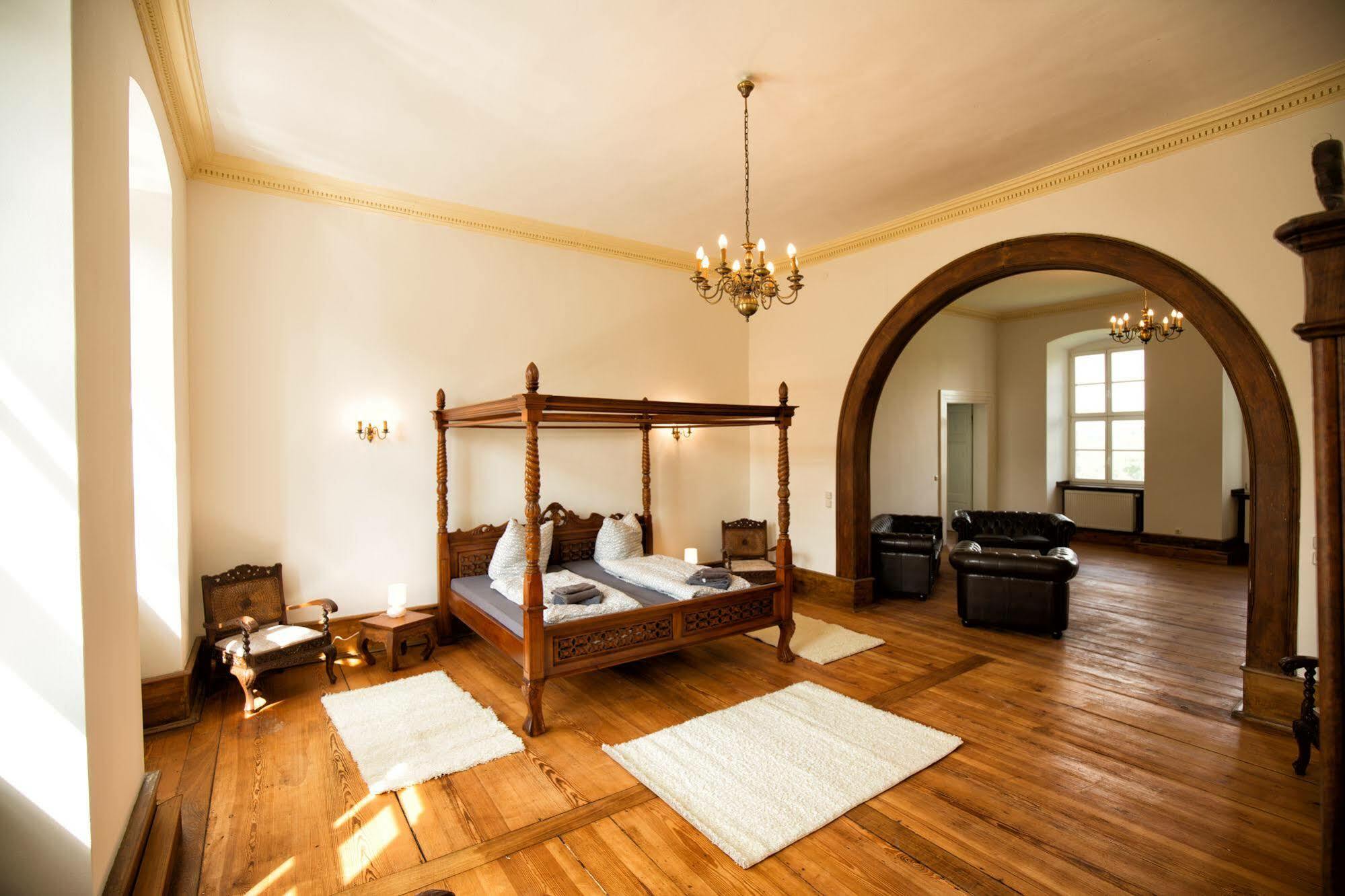 Veltheimsburg Hotell Bebertal Eksteriør bilde